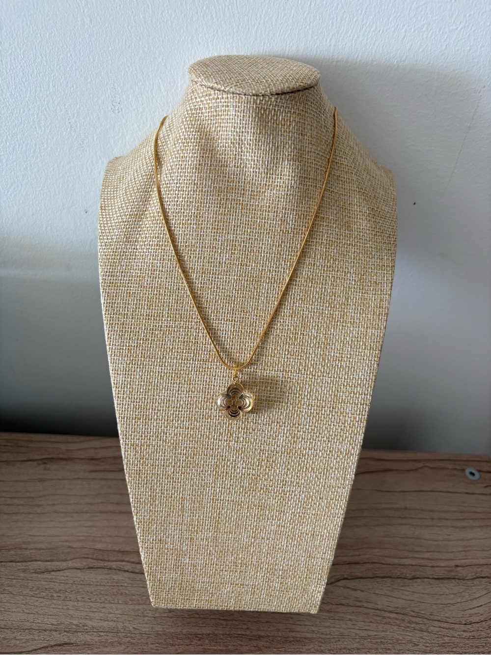 Louis Vuitton A La Folie Pendant Gold Flower Pendant Necklace